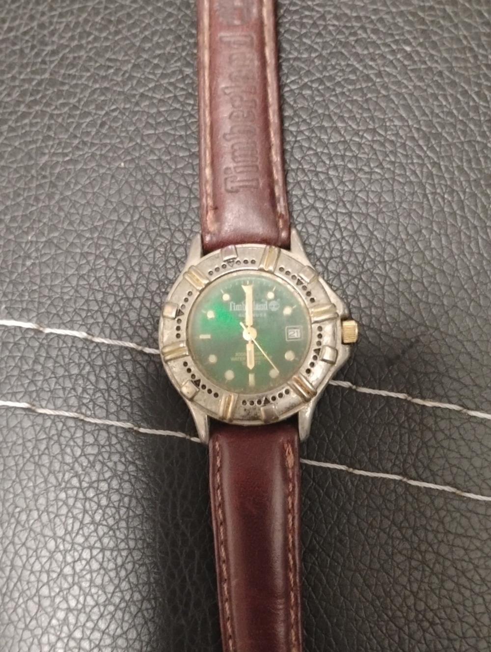 TIMBERLAND DISTINCT GREEN DIAL LADIES WATCH NRMINT CONDITION